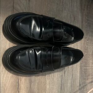 La CANADIENNE Sleek Black Loafers